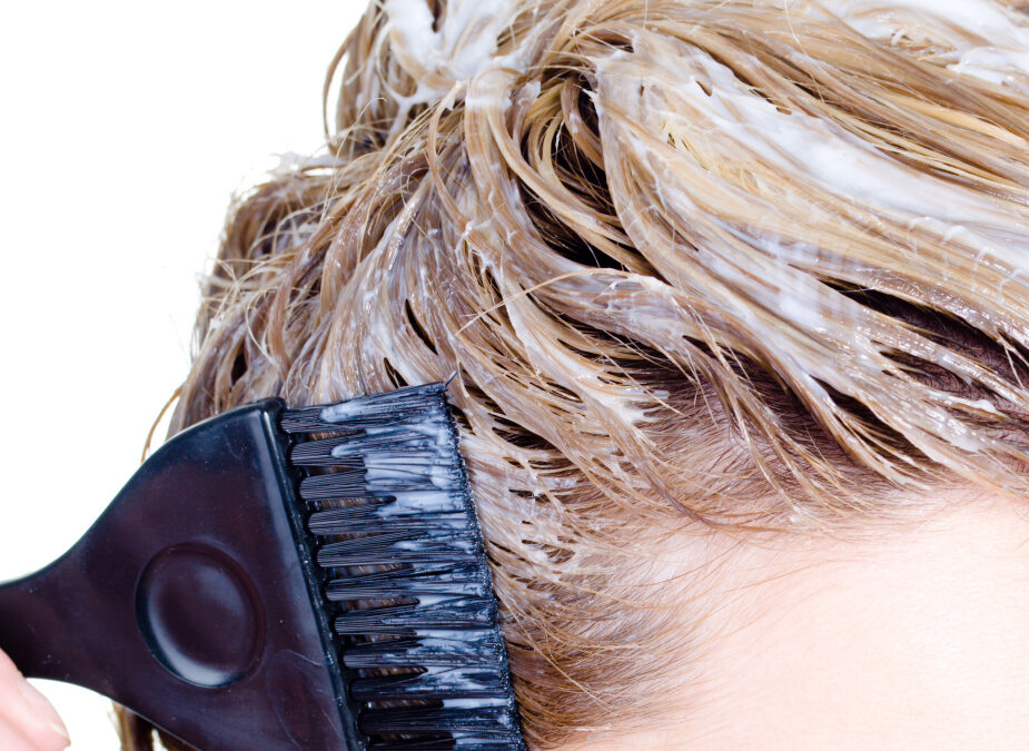 Errores más comunes al teñirse el pelo en casa